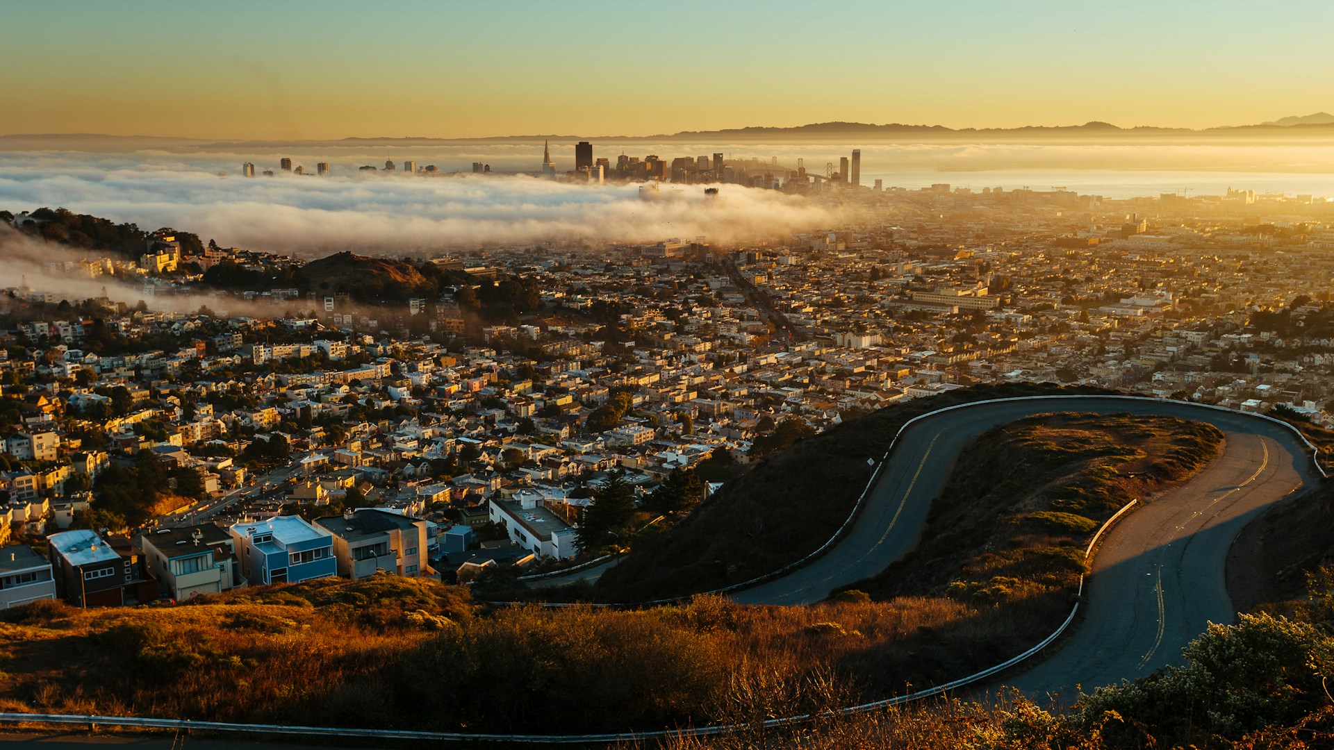 Sunrise over San Francisco from the Twin Peaks